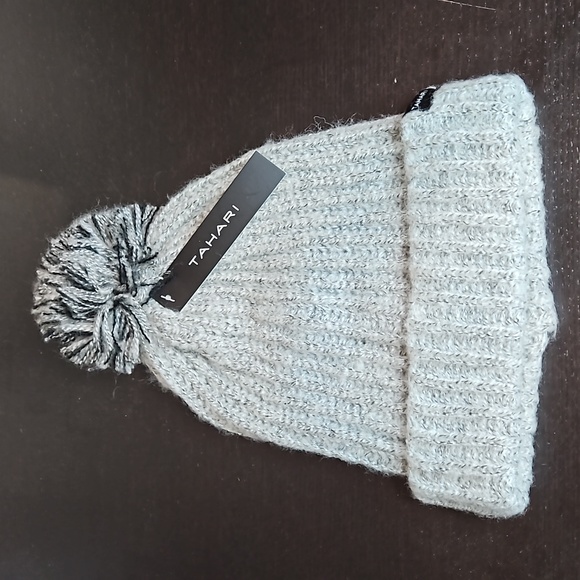 Tahari Accessories - Tahari knit hat